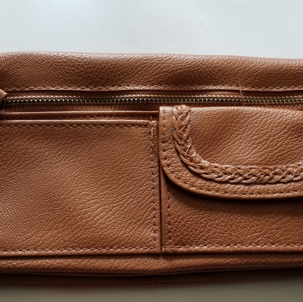 Claire's wallet